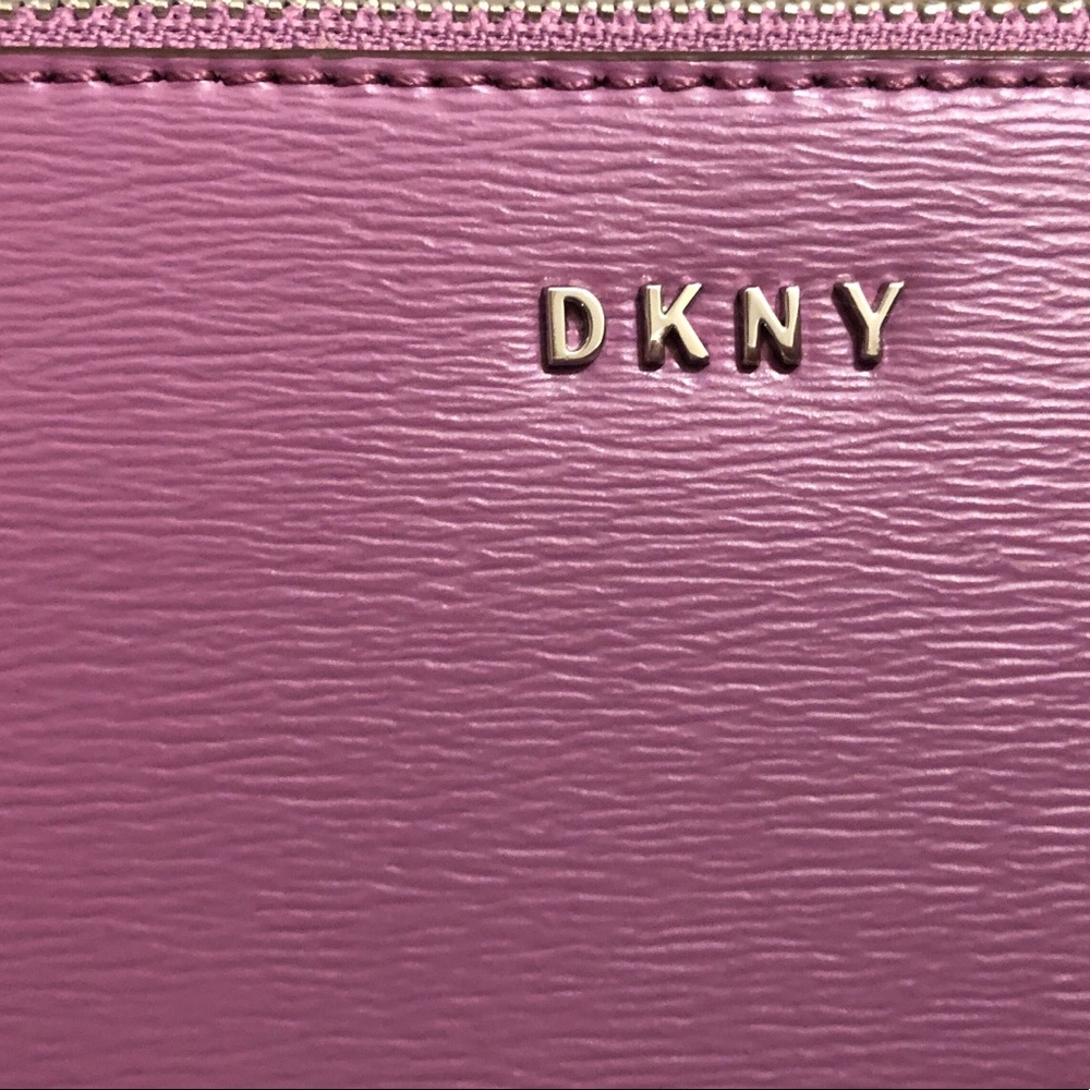 🦋Rare Color DKNY Lilac Genuine Leather Dome Crossbody Bag Silver Tone Chain - Picture 3 of 15